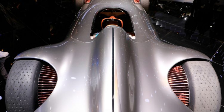 Mercedes volta aos anos 30 com o Vision EQ Silver Arrow! 39