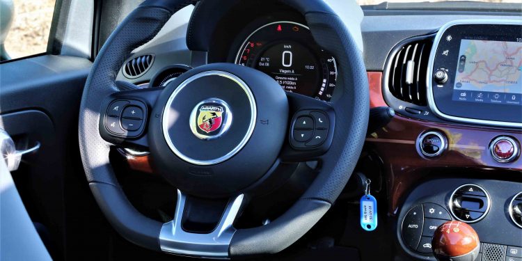Abarth 695 Rivale: Requinte e Performance! 51