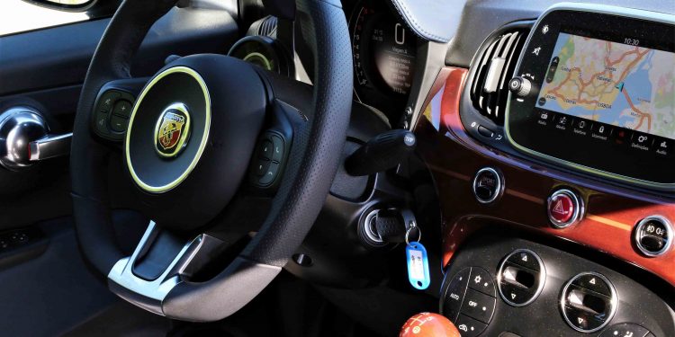 Abarth 695 Rivale: Requinte e Performance! 47
