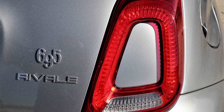Abarth 695 Rivale: Requinte e Performance! 45