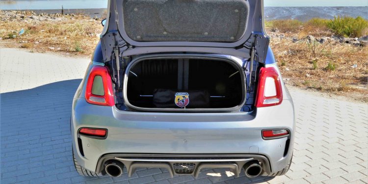 Abarth 695 Rivale: Requinte e Performance! 43