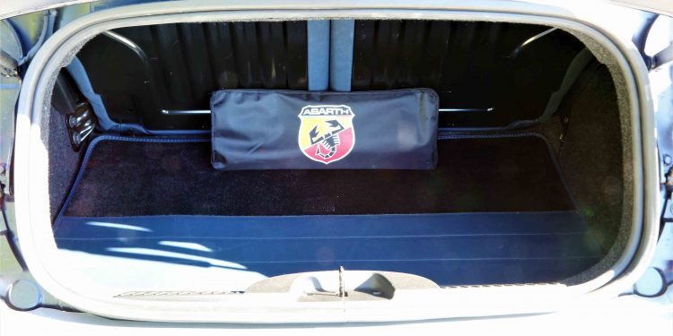 Abarth 695 Rivale: Requinte e Performance! 34