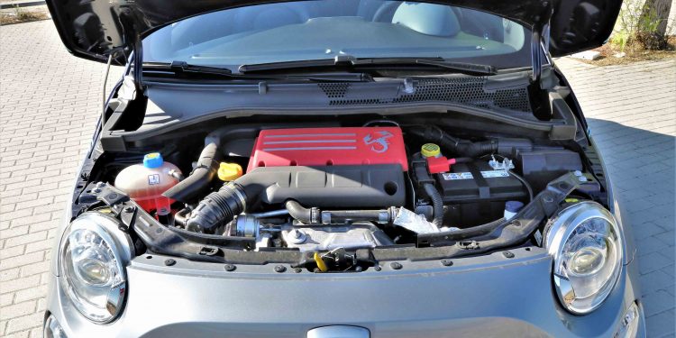 Abarth 695 Rivale: Requinte e Performance! 37