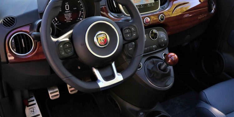 Abarth 695 Rivale: Requinte e Performance! 39