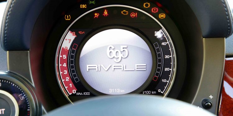 Abarth 695 Rivale: Requinte e Performance! 26