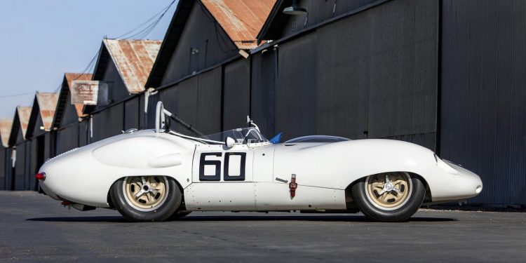 Lister Jaguar de 1959 que foi conduzido por Stiriling Moss vai a leilão! 24