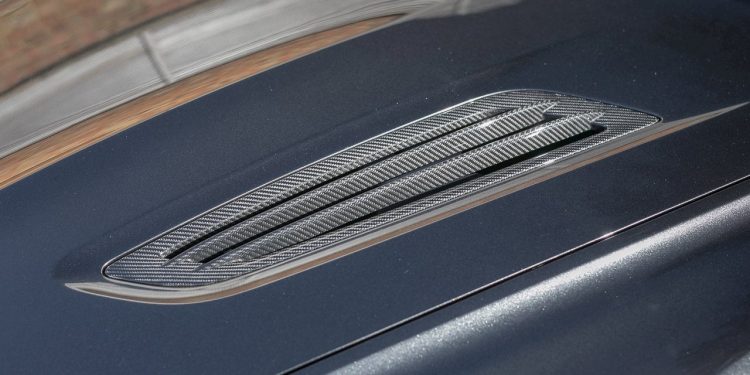 Este Aston Martin Vanquish Zagato Volante raríssimo vai a leilão! 29