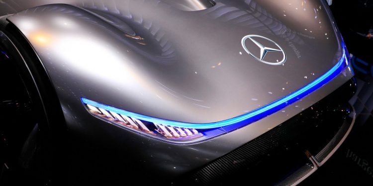 Mercedes volta aos anos 30 com o Vision EQ Silver Arrow! 32