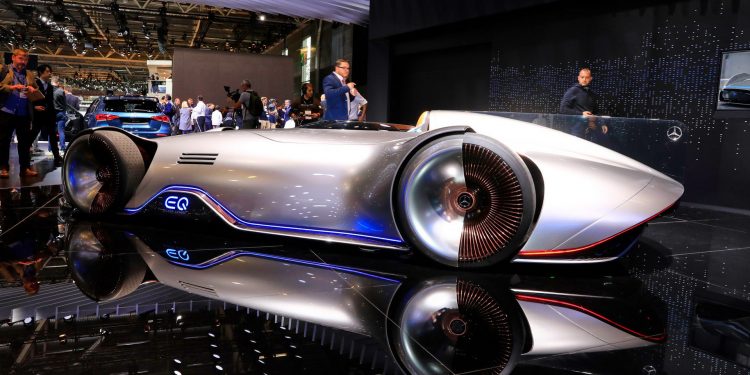 Mercedes volta aos anos 30 com o Vision EQ Silver Arrow! 22