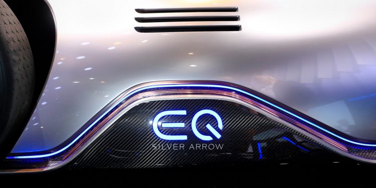 Mercedes volta aos anos 30 com o Vision EQ Silver Arrow! 24