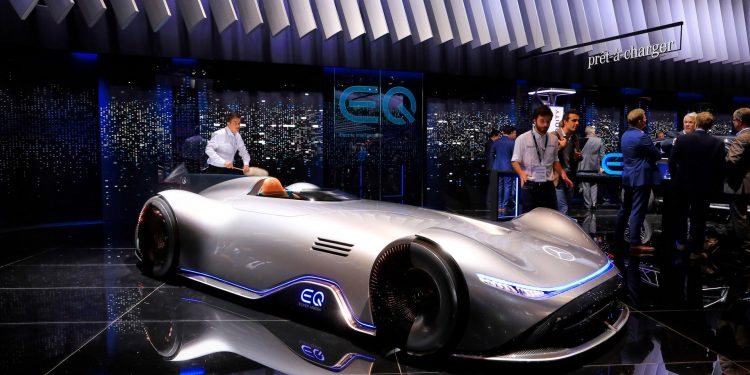 Mercedes volta aos anos 30 com o Vision EQ Silver Arrow! 23