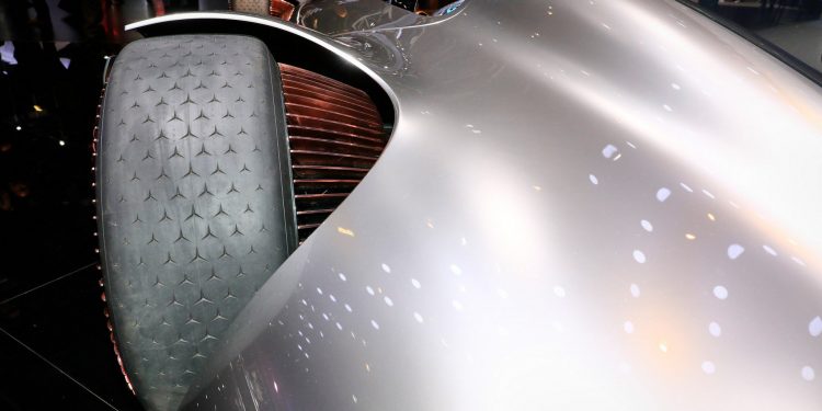 Mercedes volta aos anos 30 com o Vision EQ Silver Arrow! 25