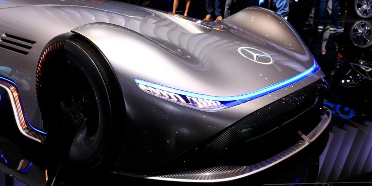 Mercedes volta aos anos 30 com o Vision EQ Silver Arrow! 26
