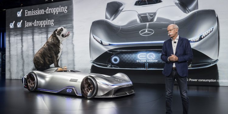Mercedes volta aos anos 30 com o Vision EQ Silver Arrow! 27