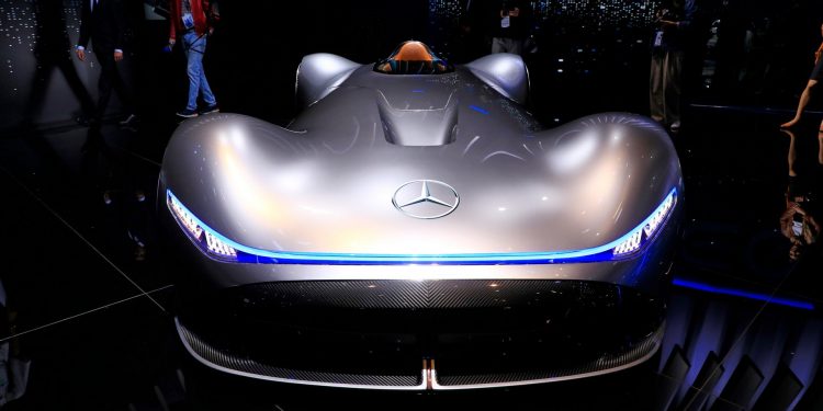 Mercedes volta aos anos 30 com o Vision EQ Silver Arrow! 29