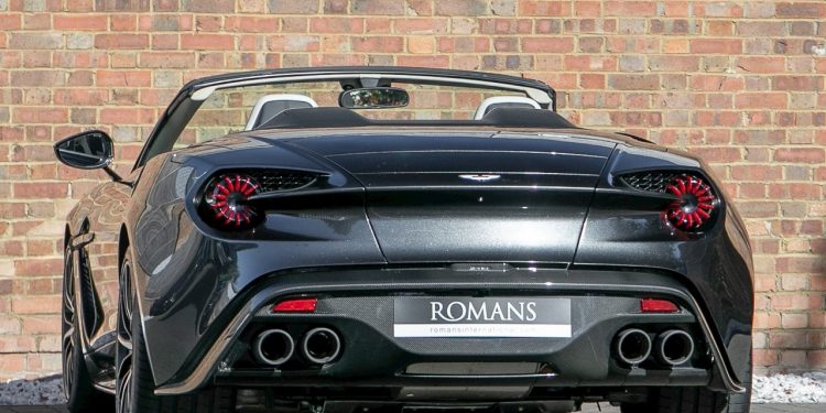 Este Aston Martin Vanquish Zagato Volante raríssimo vai a leilão! 19