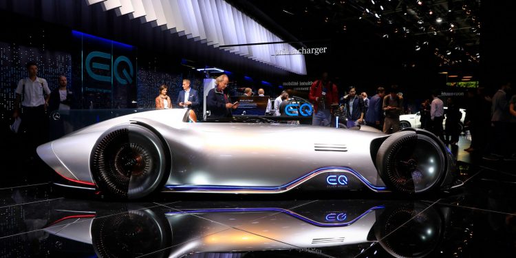 Mercedes volta aos anos 30 com o Vision EQ Silver Arrow! 30