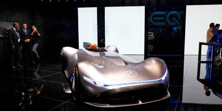 Mercedes volta aos anos 30 com o Vision EQ Silver Arrow! 20