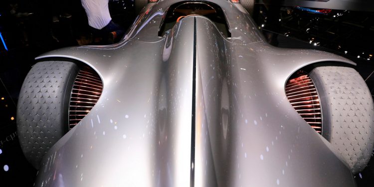 Mercedes volta aos anos 30 com o Vision EQ Silver Arrow! 19