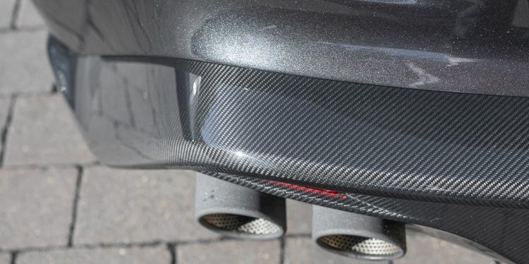 Este Aston Martin Vanquish Zagato Volante raríssimo vai a leilão! 14