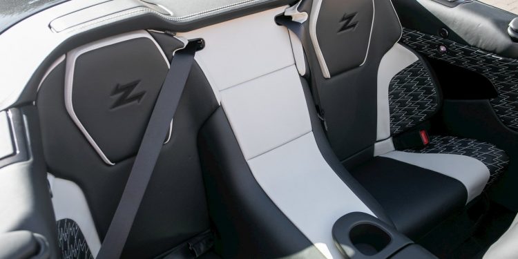 Este Aston Martin Vanquish Zagato Volante raríssimo vai a leilão! 13