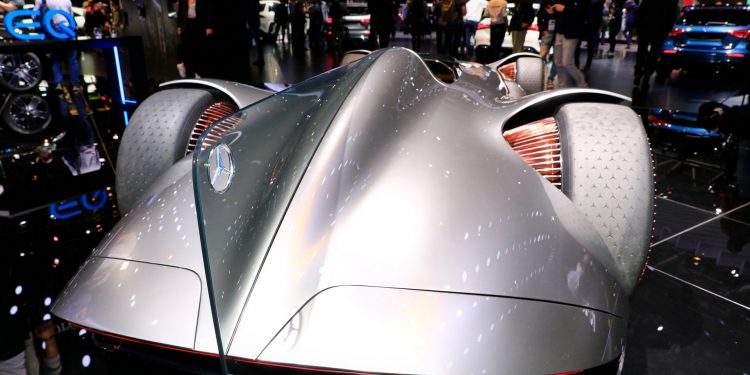 Mercedes volta aos anos 30 com o Vision EQ Silver Arrow! 14