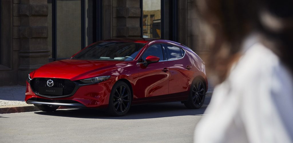 Este é o novo Mazda 3 nas versões hatchback e sedan! 16