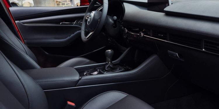 Este é o novo Mazda 3 nas versões hatchback e sedan! 34