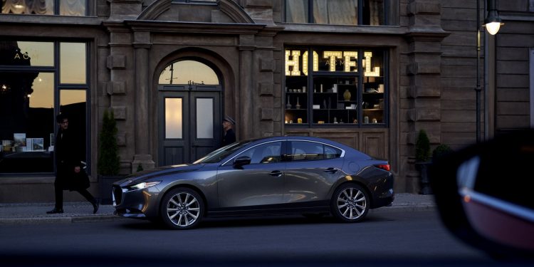 Este é o novo Mazda 3 nas versões hatchback e sedan! 32