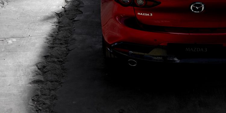 Este é o novo Mazda 3 nas versões hatchback e sedan! 28