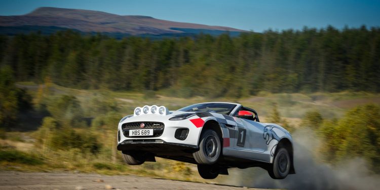 Jaguar F-Type transformado num carro de Rali! 25
