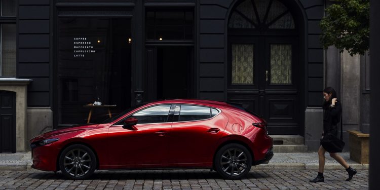 Este é o novo Mazda 3 nas versões hatchback e sedan! 43