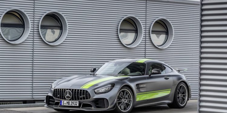 Mercedes AMG GT R Pro revelado no salão de Los Angeles! 22