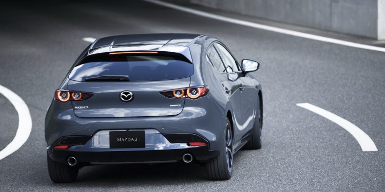 Este é o novo Mazda 3 nas versões hatchback e sedan! 40