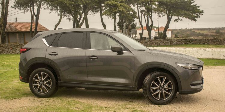 Mazda CX-5 2.2 SKYACTIV Excellence AT AWD: Elegância e Aventura! 58