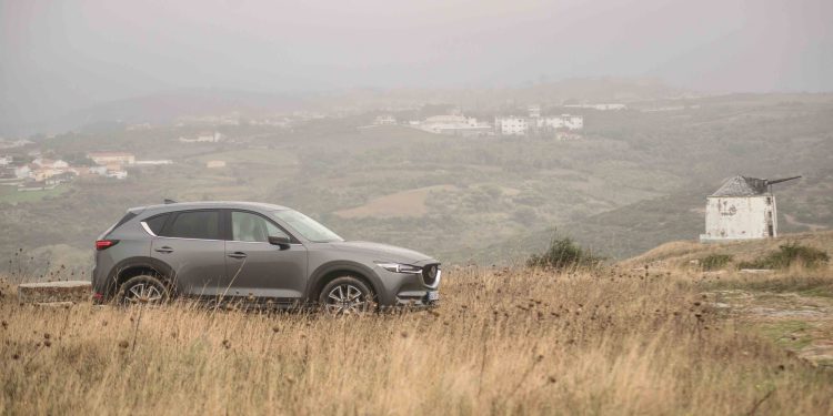 Mazda CX-5 2.2 SKYACTIV Excellence AT AWD: Elegância e Aventura! 65