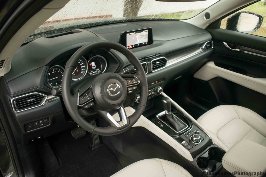 Mazda CX-5 2.2 SKYACTIV Excellence AT AWD: Elegância e Aventura! 23