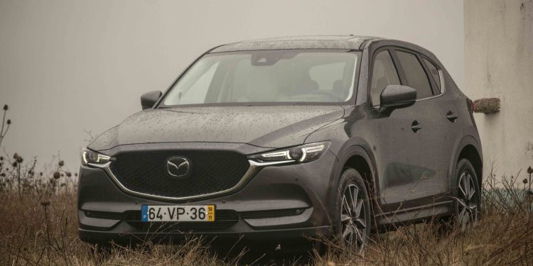 Mazda CX-5 2.2 SKYACTIV Excellence AT AWD: Elegância e Aventura! 66