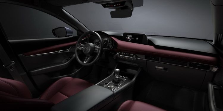 Este é o novo Mazda 3 nas versões hatchback e sedan! 25