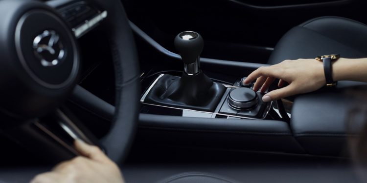 Este é o novo Mazda 3 nas versões hatchback e sedan! 73