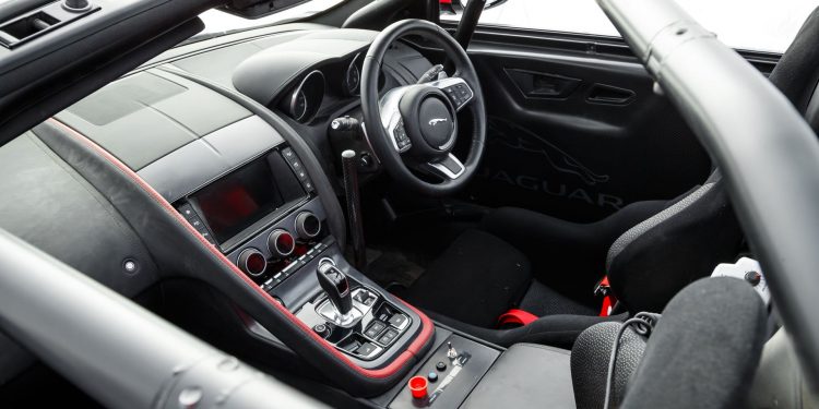 Jaguar F-Type transformado num carro de Rali! 18