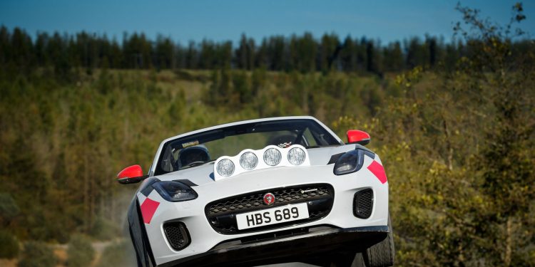 Jaguar F-Type transformado num carro de Rali! 17