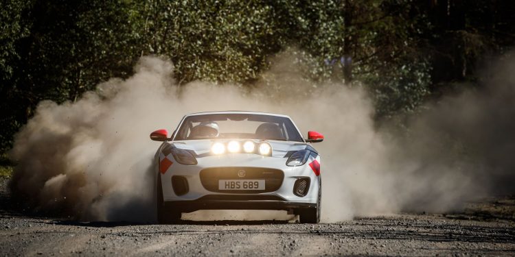 Jaguar F-Type transformado num carro de Rali! 13