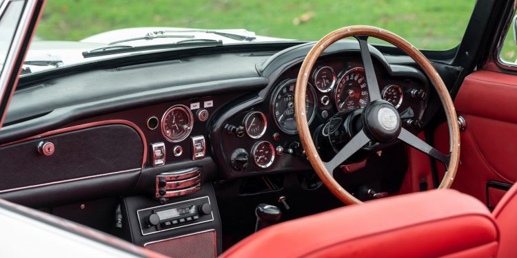 Aston Martin Heritage EV Concepts dá uma nova vida a este DB6 de 1970! 20