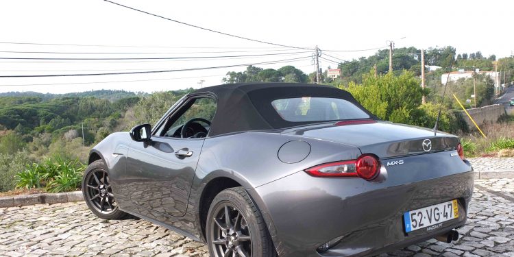 Sabemos que quer comprar um Mazda MX-5 e que a sua esposa não deixa! 31