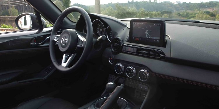 Sabemos que quer comprar um Mazda MX-5 e que a sua esposa não deixa! 22