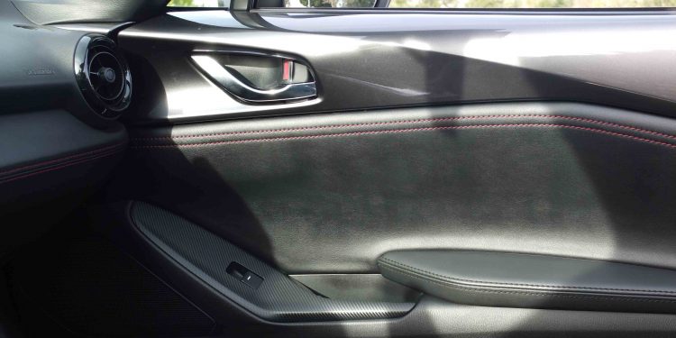 Sabemos que quer comprar um Mazda MX-5 e que a sua esposa não deixa! 14