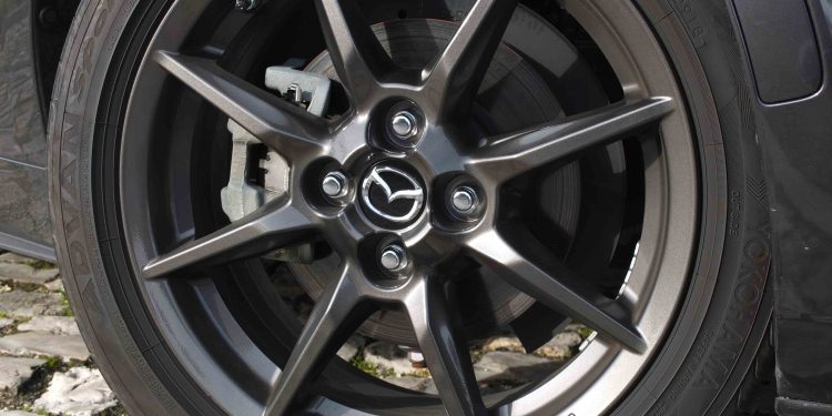 Sabemos que quer comprar um Mazda MX-5 e que a sua esposa não deixa! 27