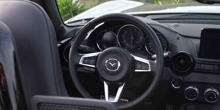 Sabemos que quer comprar um Mazda MX-5 e que a sua esposa não deixa! 26