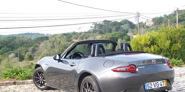Sabemos que quer comprar um Mazda MX-5 e que a sua esposa não deixa! 25